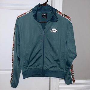 NIKE women’s femme floral running zip up